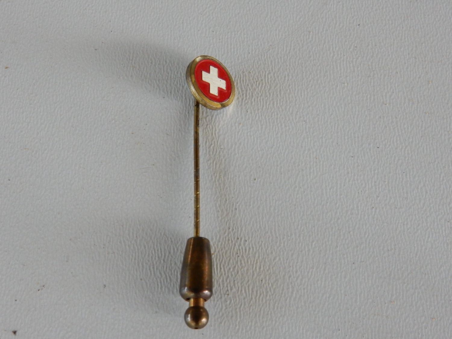 Swiss Plaquettes & Badges: Anstecknadel Schweizer Kreuz Rot Weiss – D'occasion à Neuenegg par wisteibe
