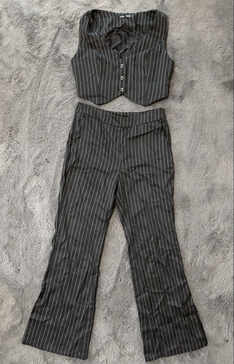 Lotti di vestiti: Striped Trouser Suit Size L – Nuovo (secondo la descrizione) da Wichtrach venduto da Re_Fit