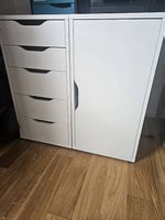 Zwei IKEA- Schränke