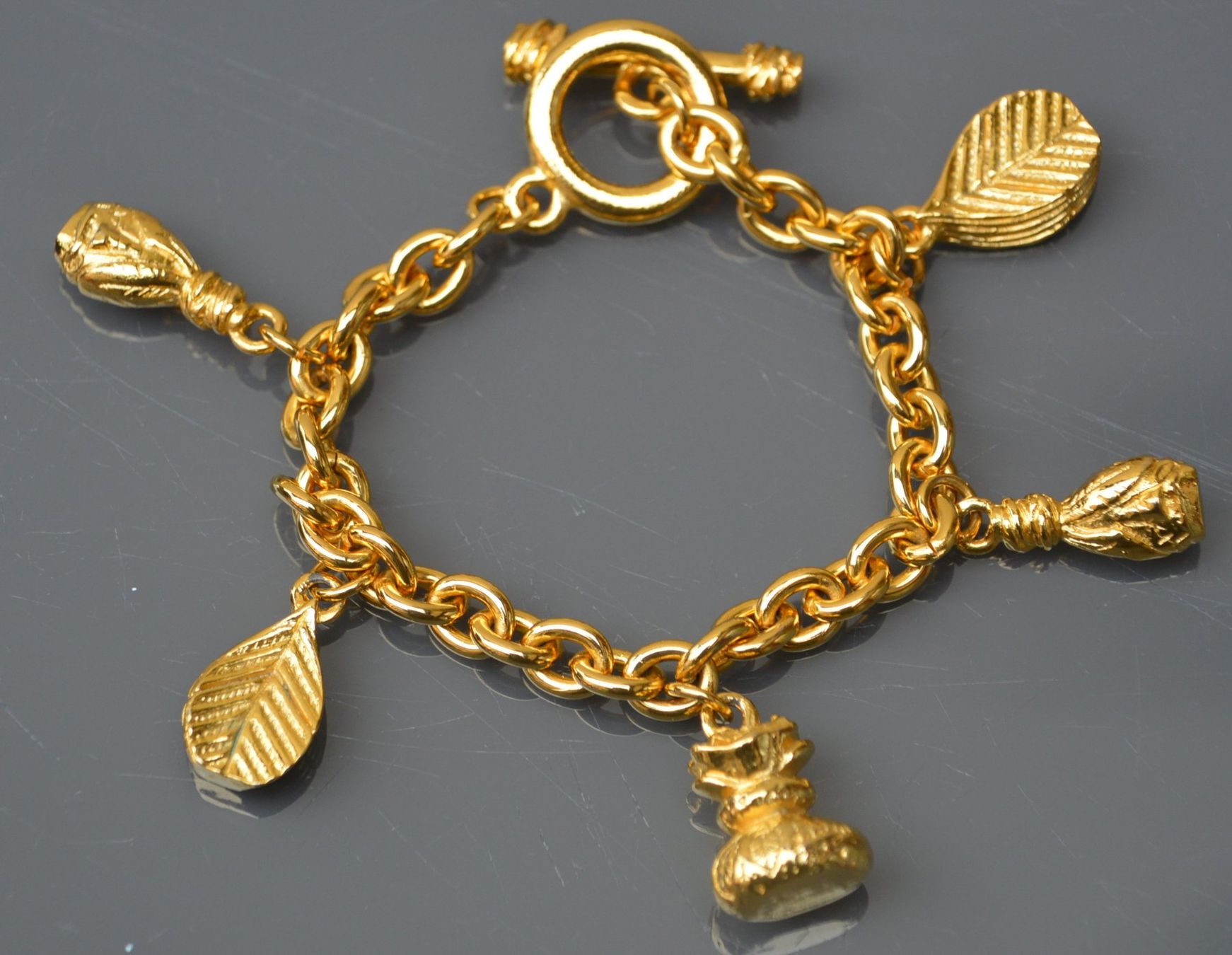 Armbänder & -reifen: Aemband Kenzo bracelet – Gebraucht aus Collonges von Auganien 1