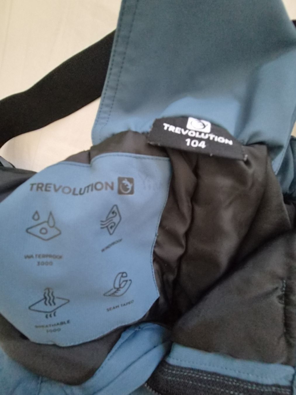 Completi: Skianzug Trevolution Gr. 104 – Usato da Uetikon am See venduto da sahra777 5