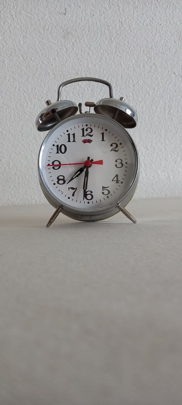 Sveglie: Glockenwecker Retro silber mit Licht, Durchmesser 11,5cm – Usato da Thun venduto da Nordkapp