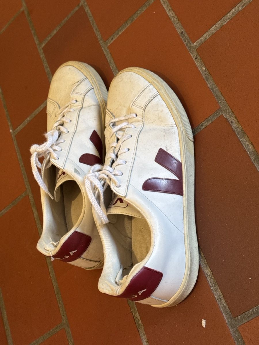 Veja Herrenschuhe: Veja Grösse 42 Rot – Gebraucht aus Basel von kla_6ln8