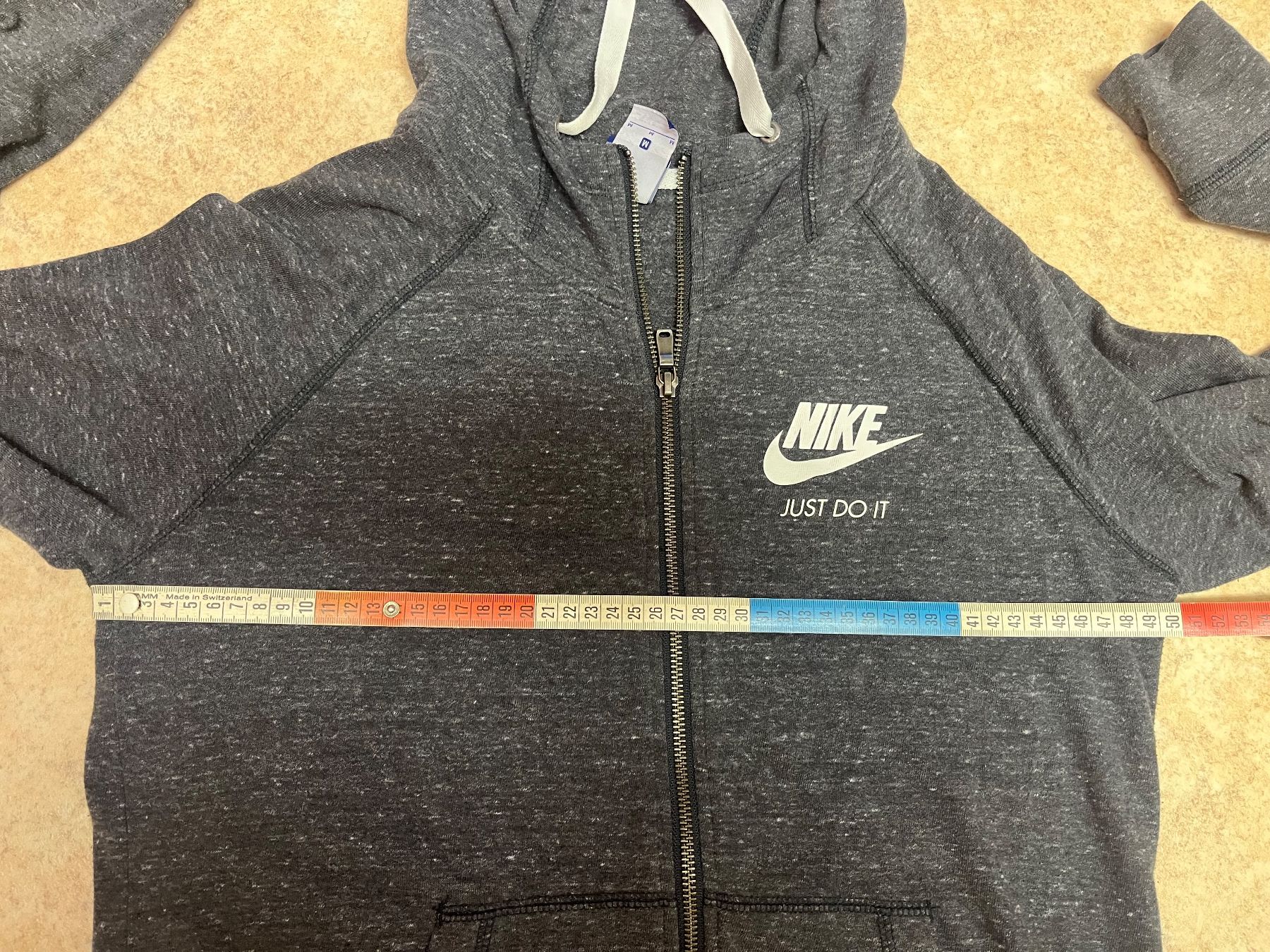 Nike Jacken: Graue Trainerjacke Nike Grösse M – Gebraucht aus Teufenthal AG von Nanahu 4