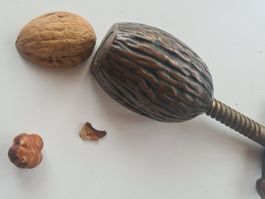 Antike Nussknacker aus Messing, tolles Herbstdeko-Objekt