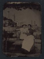 Fotografie Ferrotypie Mutter mit Schürz