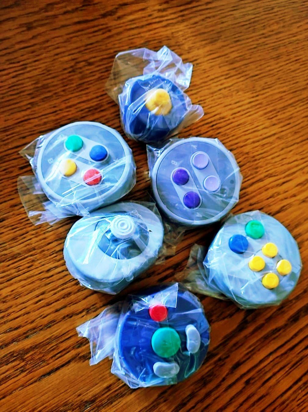 Statuette: Original Nintendo Controller Schlüsselanhänger Set aus Japan – Nuovo e nell'imballaggio originale da Mülligen venduto da DonRidone 1