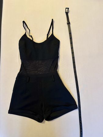 Schwarzer Sommer Jumpsuit mit Gürtel - Grösse XS