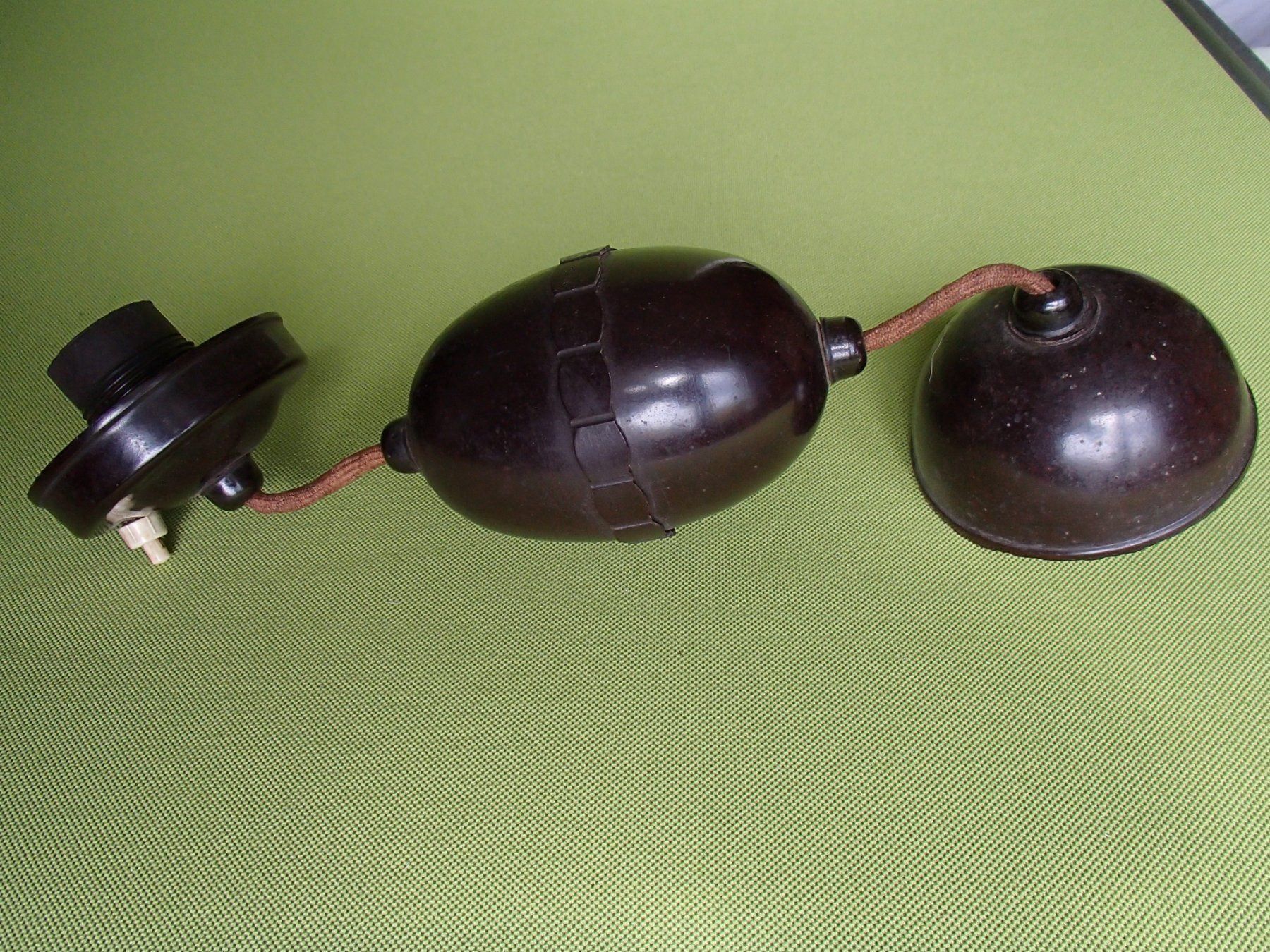 Lampadari & plafoniere: Art Deco Bauhaus Bakelit Decken Zuglampe – Usato da Schöfflisdorf venduto da pullux 2