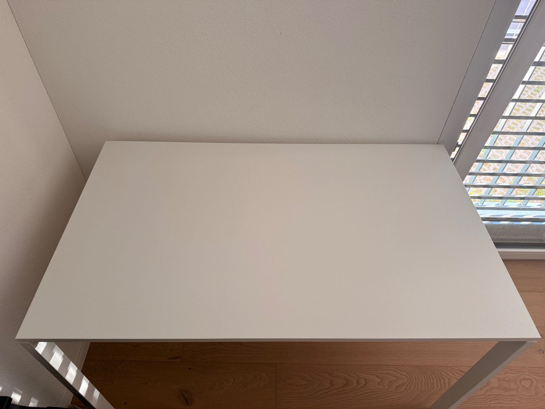 Ikea Tische: IKEA Vihals Tisch – Gebraucht aus Zürich von ana_7ndr 1