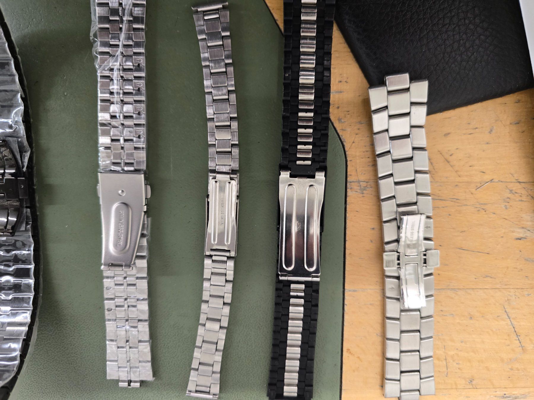 Orologi: Lot de 7 bracelets de montre – Usato da Tramelan venduto da Nirdan 5