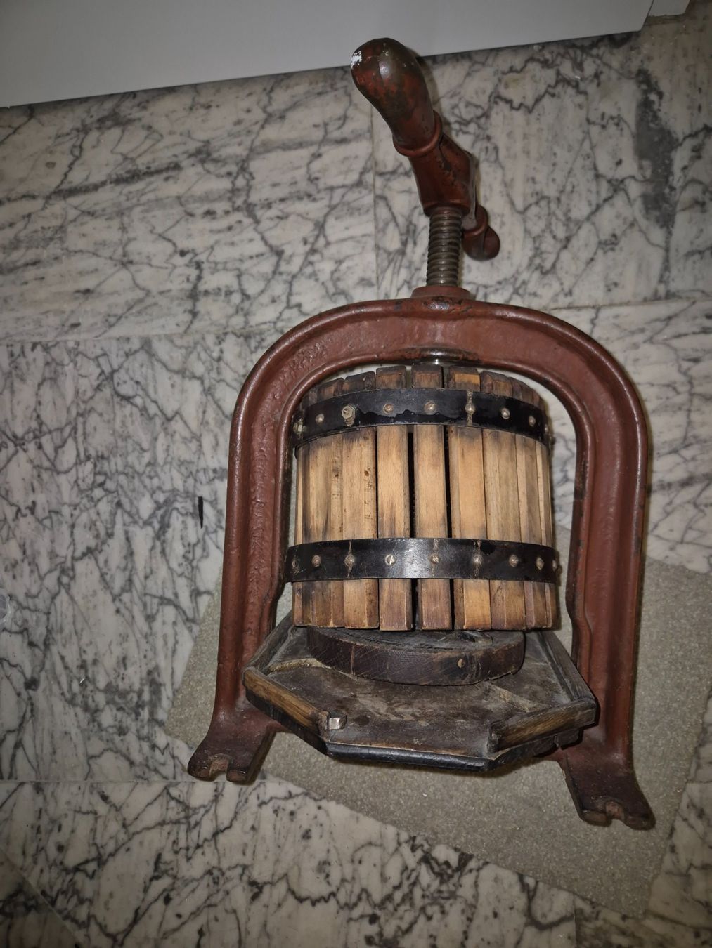 Tutte le decorazioni: Traubenpresse, antik – Usato da Speicher venduto da joreim 1