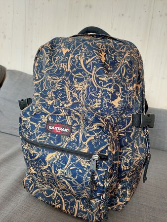EASTPAK Rucksack blau gemustert mit Laptop Fach