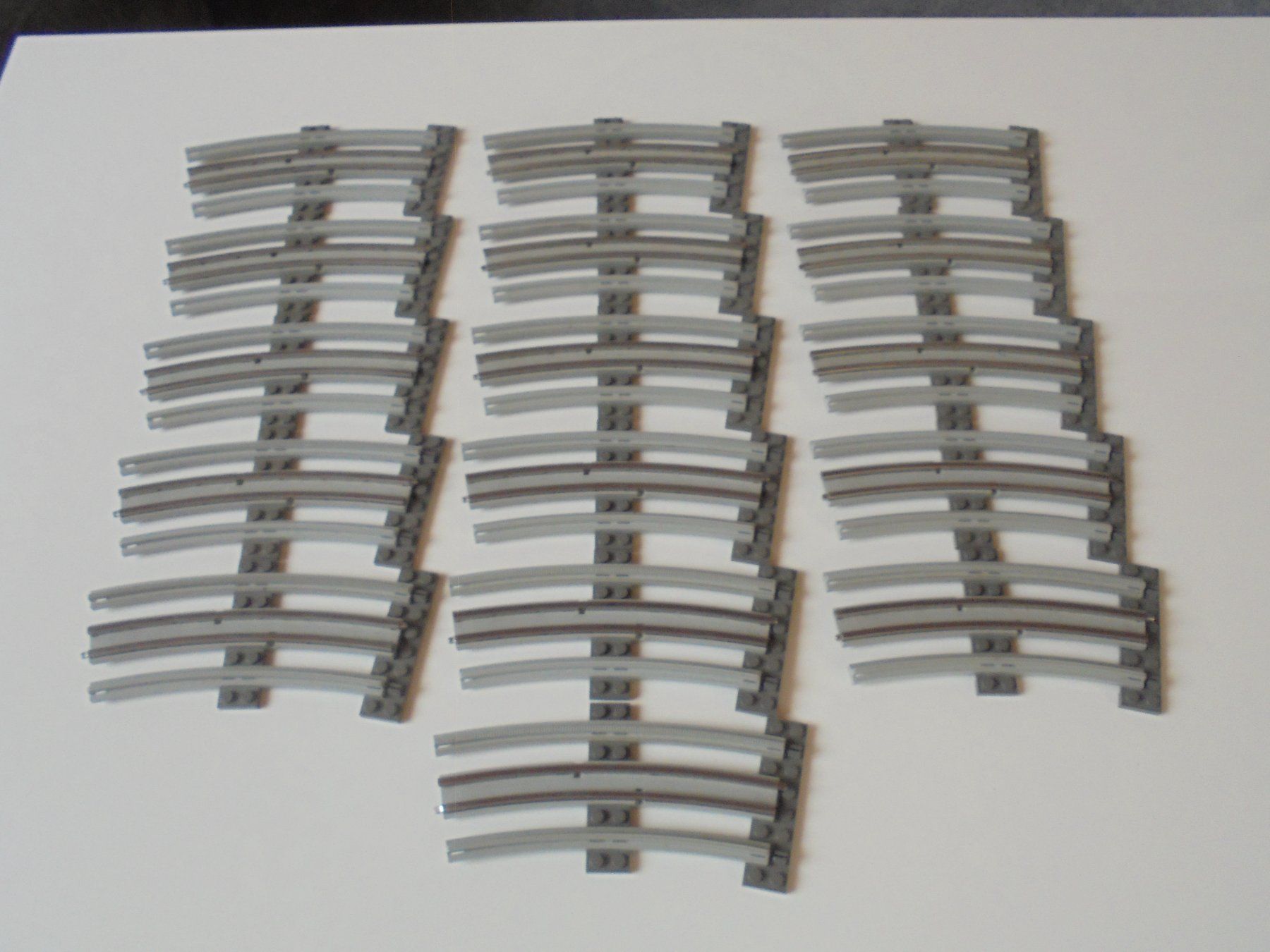 Lego Giocattoli: LEGO - 16 - GEBOGENE - 12 VOLT - SCHIENEN – Usato da Gelterkinden venduto da ajdt4