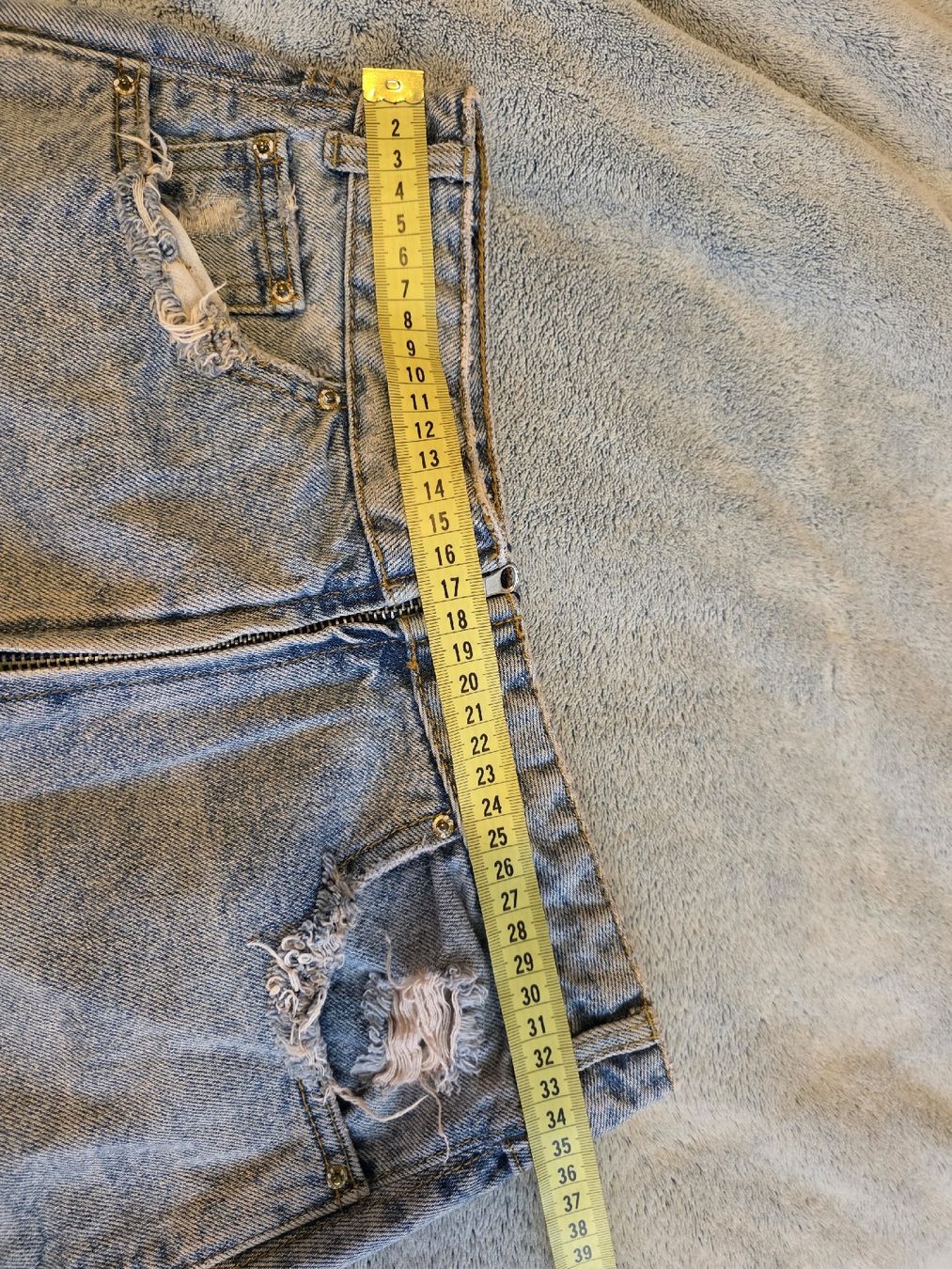 Zara Röcke: Zara Jeansrock, destroyed Look, Grösse 36 – Gebraucht aus St Gallen von vir_5kgt 4