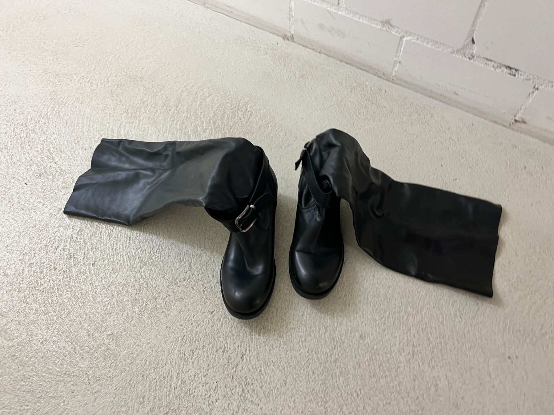 Scarpe da donna: Lederstiefel mit hohem Schaft – Usato da Allschwil venduto da Frida015 1
