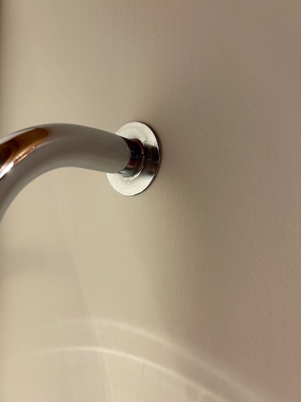 Garderobe: Garderobe Chrom stehend 2-armig gebraucht – Gebraucht aus Untereggen von mara15 4