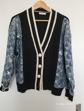 Strickjacke mit Glitzerärmeln