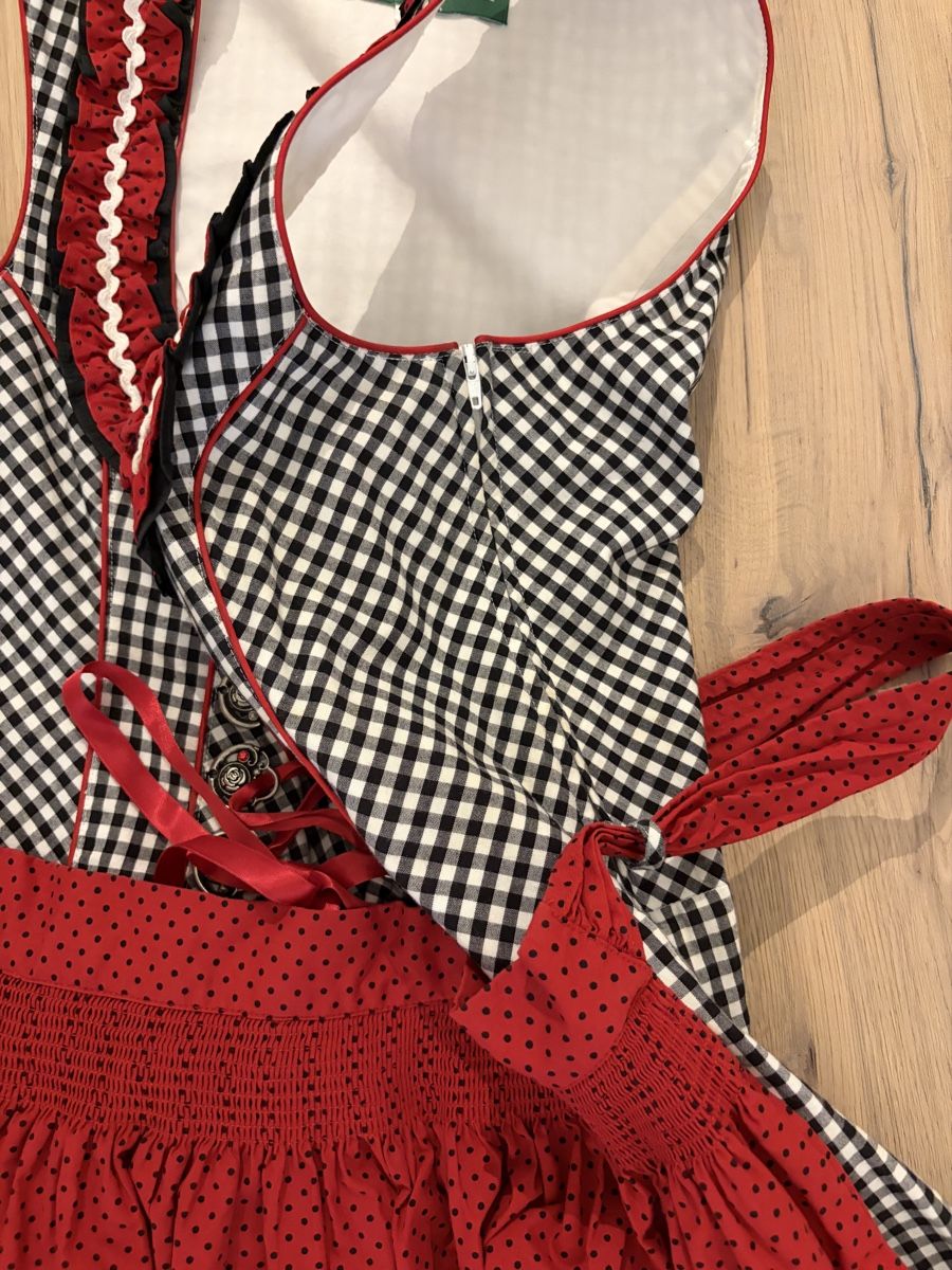 Vestiti: Dirndl GR. 36 – Nuovo (secondo la descrizione) da Bürglen TG venduto da sab_f6nd 2