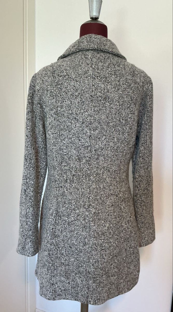 Cappotti: Cappotto corto mélange bianco/nero.  – Usato da Magadino venduto da ber_6kbt 3