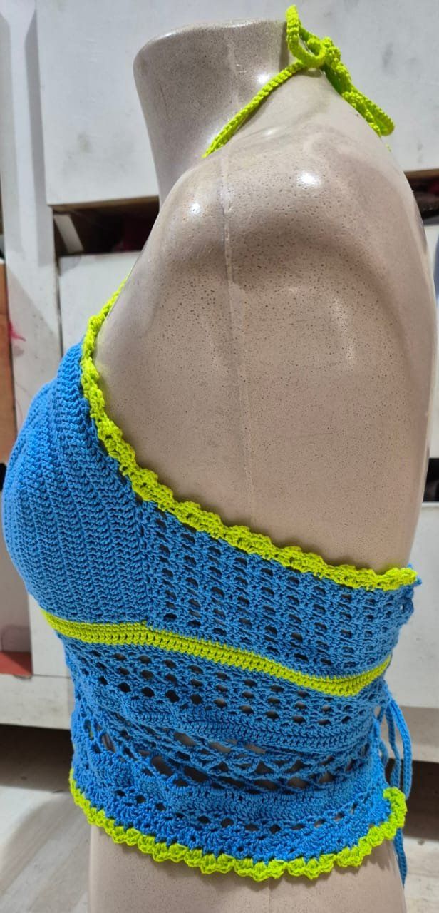 Tops: Gehäkeltes Top in Blau, Grösse M – Neuf (Voir description) à Zürich par Rahel066 1