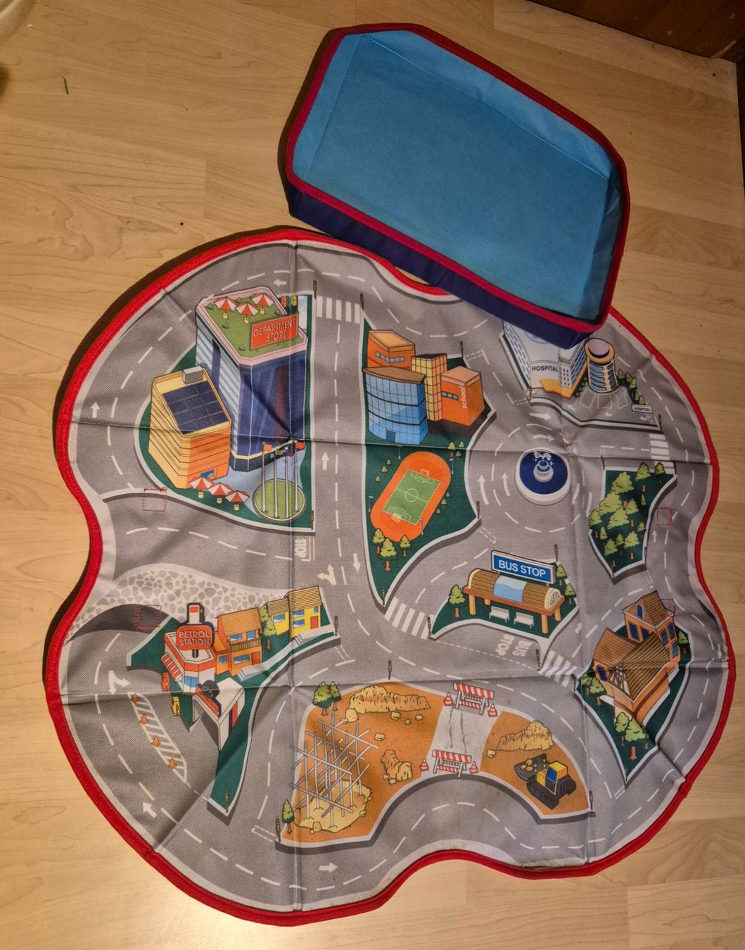 Tappeto da gioco: Spielteppich / Spielzeugkiste – Usato da Wiler b. Utzenstorf venduto da ryan81