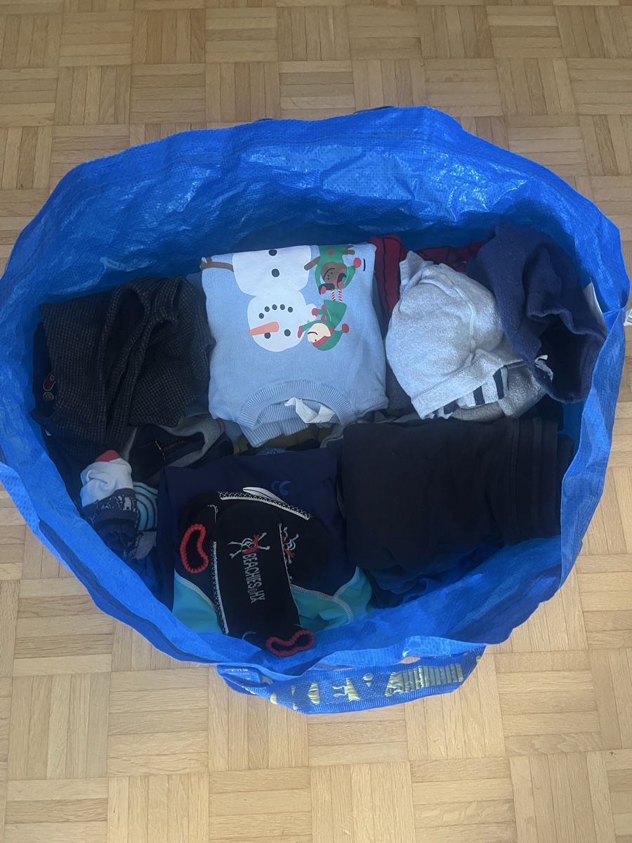 Lotti & Set di vestiti: Kinderkleider-Paket 3-6 Jährige – Usato da Zollikerberg venduto da car_vpl2 1