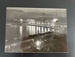 AK GE Genève, vue du nuit Monument Brunswick et de la ville