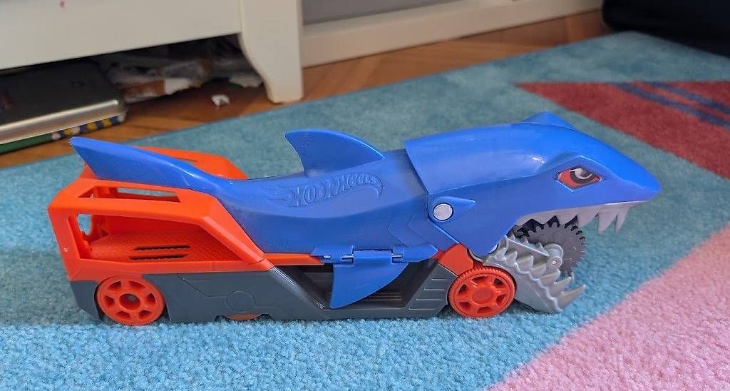Hot Wheels Giocattoli: Hot Wheels Hungry Shark – Usato da Bern venduto da HangaRoa