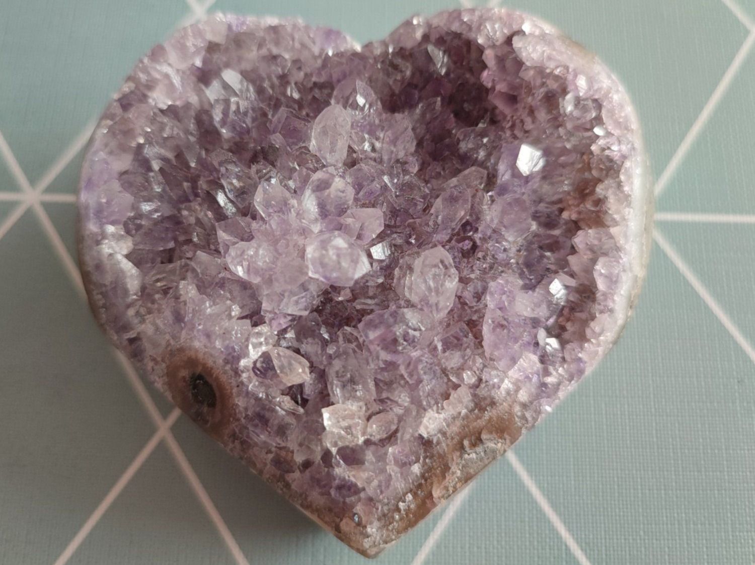 Minerali & Pietre curative: Amethyst Geode in Heart – Nuovo (secondo la descrizione) da Sursee venduto da Re.joy