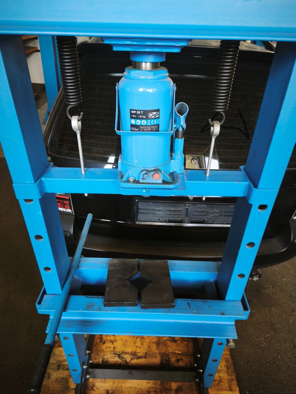 Alle Werkzeuge: Hydraulikpresse 20t – Gebraucht aus Thun von ste_xn9g