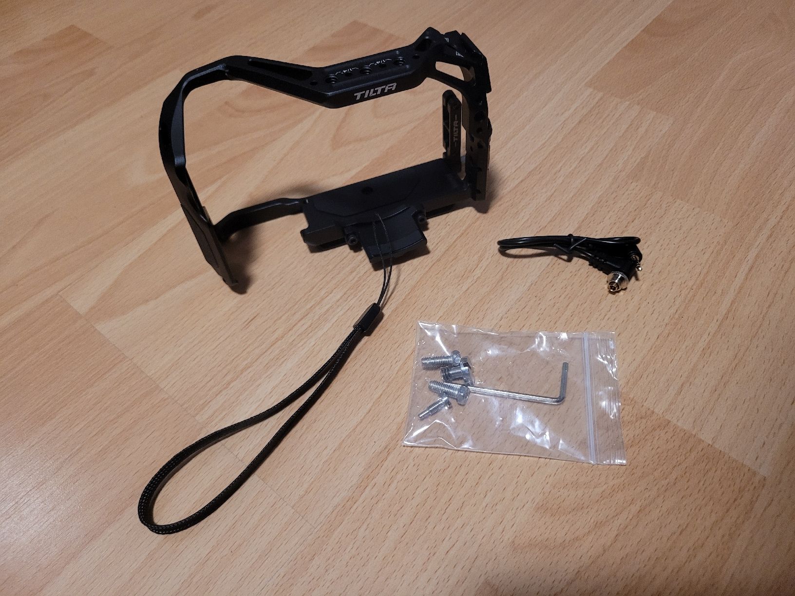 Canon Fotocamera: Canon EOS R8 Tilta Camera Cage – Nuovo (secondo la descrizione) da Luzern venduto da dangriga_ch 1