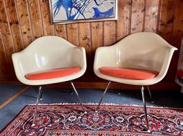 Zwei Original Eames Fiberglass Armchair (DAR) Vitra 1970er