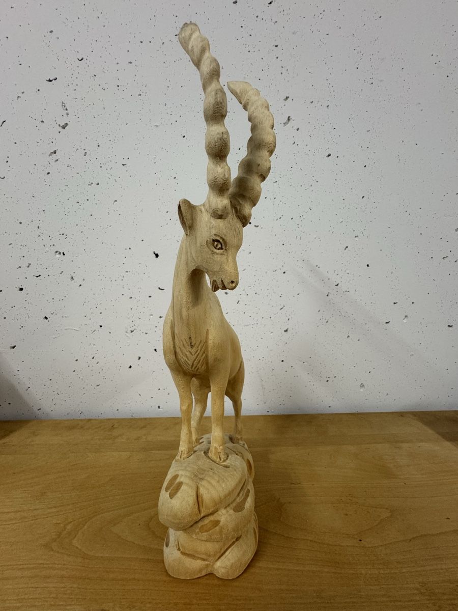 Skulpturen & Statuen: Handgeschnitzter Steinbock aus Holz, dekorativ – Neu (gemäss Beschreibung) aus Ibach von jansim 1