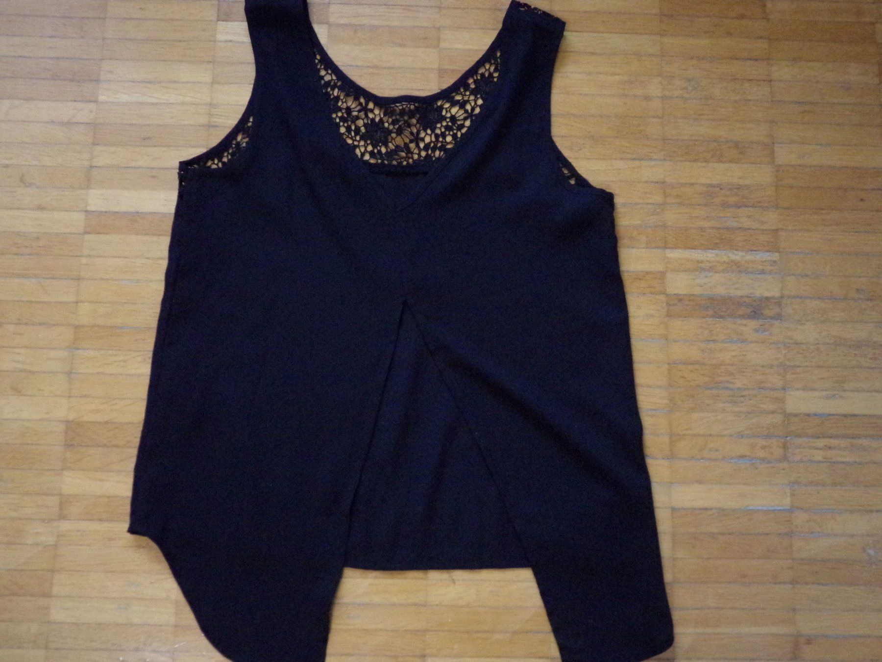 Only Top: Damen Träger top schwarz mit Spitzen Gr. 38 ONLY – Usato da Winterthur venduto da Jessi_di 1