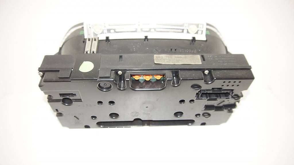 Tutti pezzi di ricambio auto: Tacho-Kombi-Instrument - Seat/ VW – Usato da Schongau venduto da Autosalon_Zogu 1