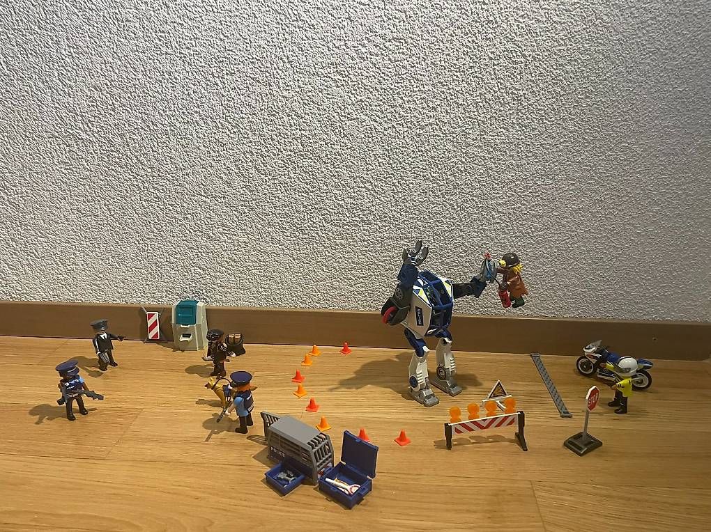Spielzeuge: Playmobil Polizei-Roboter-Überfall-Set – Gebraucht aus Unterengstringen von mrs_bambee