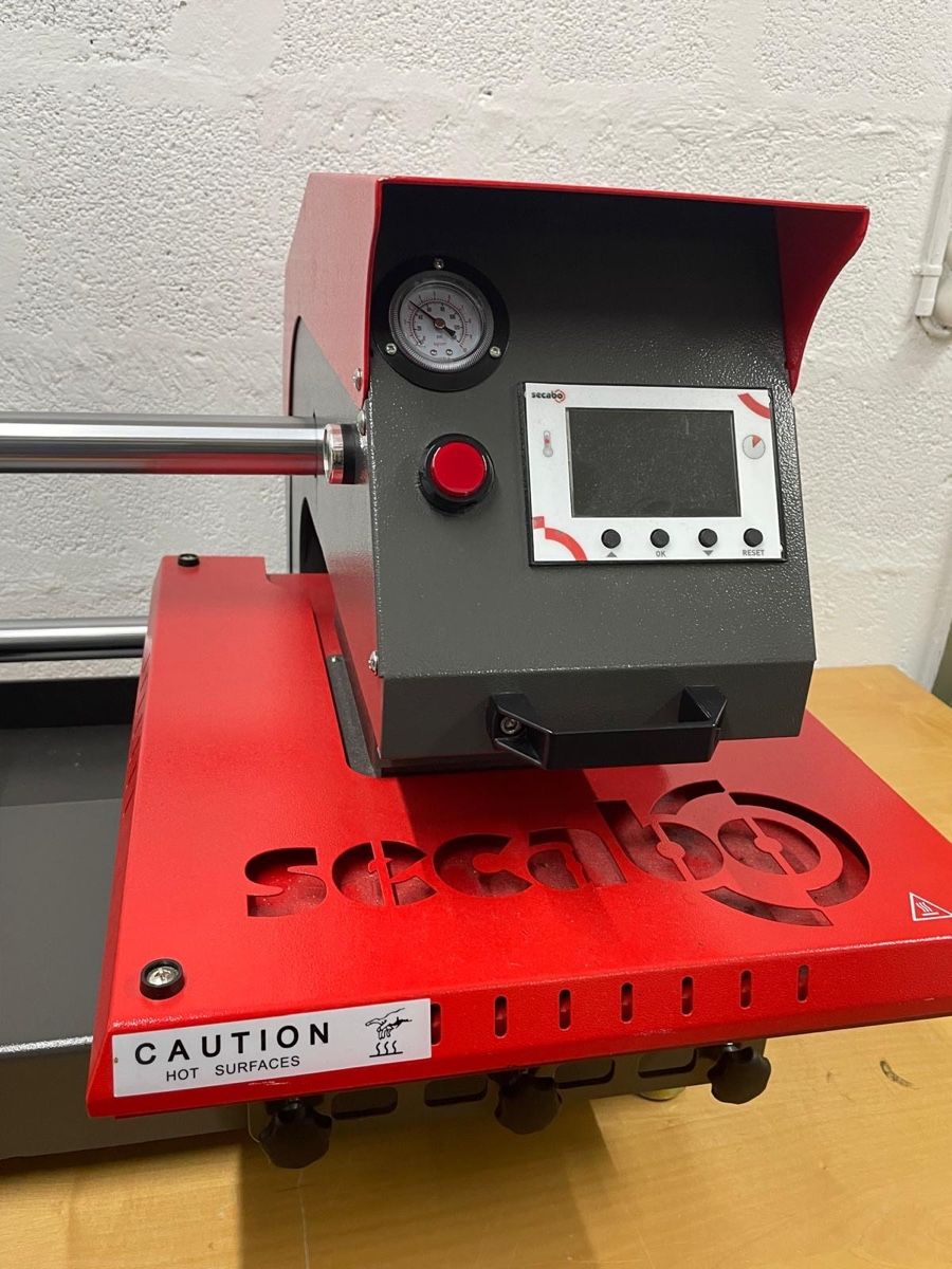 Toutes les machines: Secabo Transferpresse und Graphtec Plotter Set gebraucht – D'occasion à Thun par gia_k8tq 1