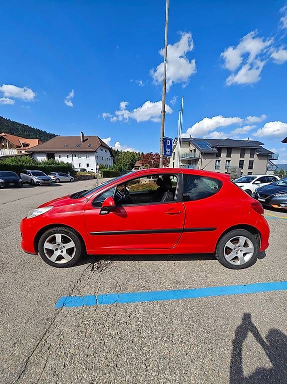 Peugeot Autos: PEUGEOT 1.4 Urban – D'occasion à Geneveys-Coffrane par lilipte 1