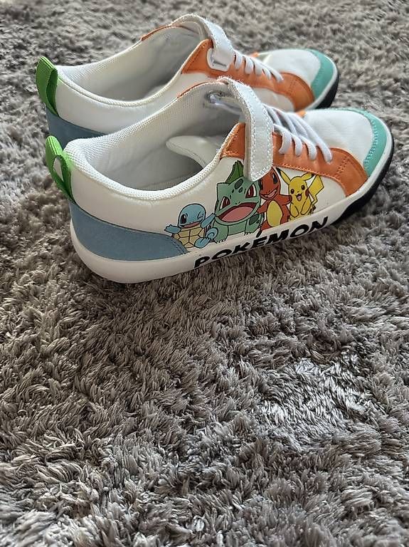 Next Scarpe per ragazzi: Pokemon Schuhe - Neuwertig Gr. 34.5 – Usato da Rombach venduto da riders3000 1