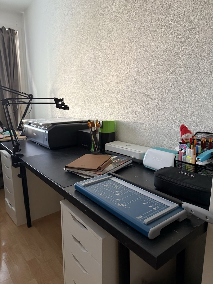 Schreibtische: Bureau Ikea noir  – Gebraucht aus La Chaux-de-Fonds von fet_qd7m 1