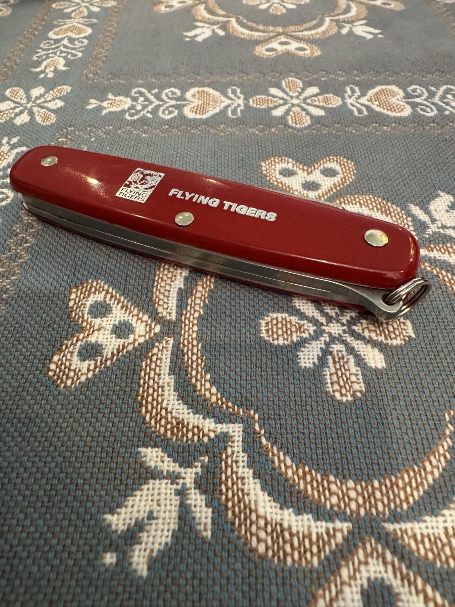 Victorinox Coltelli tascabile: Couteau multifonction "Flying Tigers" rouge, excellent état, – Usato da Bern venduto da Kevin051