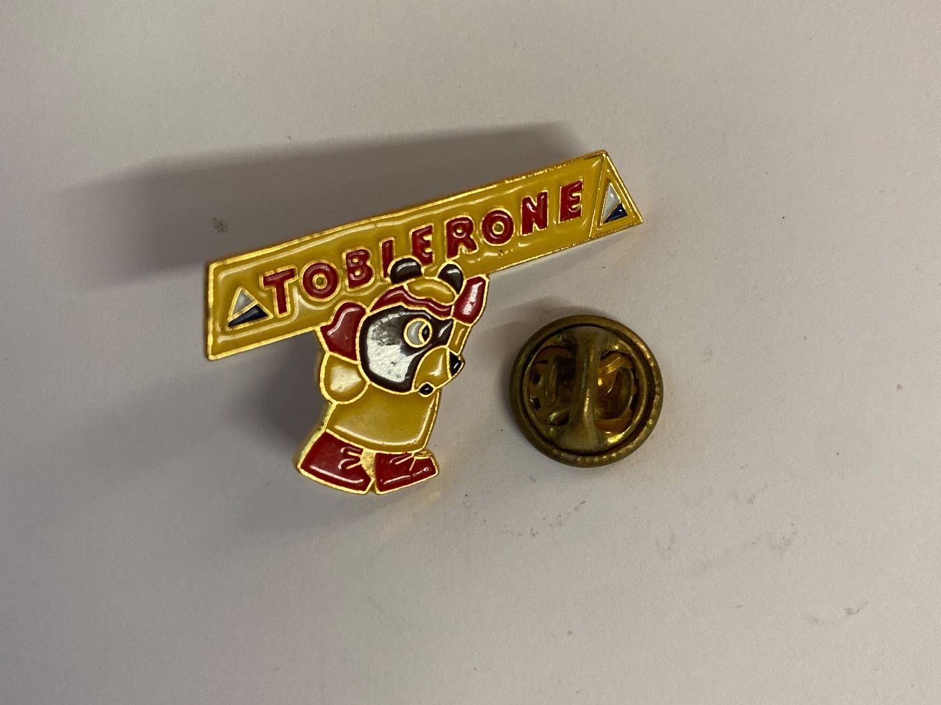 Placchette & Badge: Pin's - Toblerone Ours Chocolat – Usato da Le Brassus venduto da cinema13