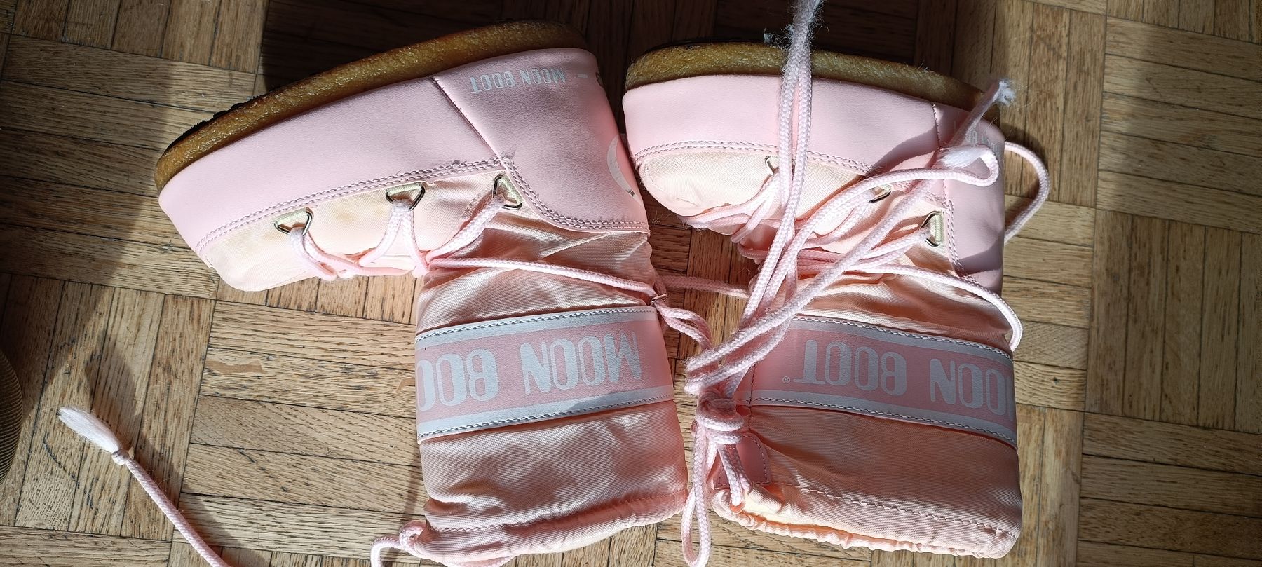 Schuhe für Jungen: Moon Boot rosa chiaro, numero 33 perfetti per la neve! – Gebraucht aus Lugano von ycd_rv8h