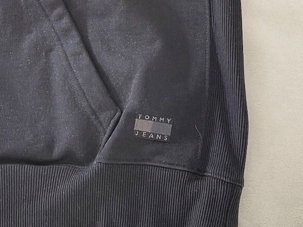 Tommy Hilfiger Pullover & Sweatshirts: Sweat-shirt Tommy Hilfiger – Neu (gemäss Beschreibung) aus Sion von ENKLR 2