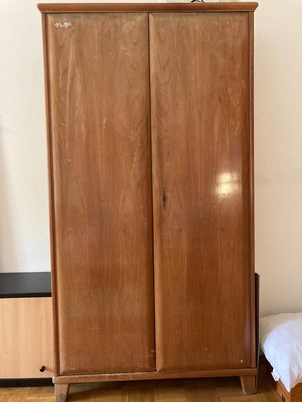 Armoires: Kleiderschrank – D'occasion à Zuerich par kinemarie13