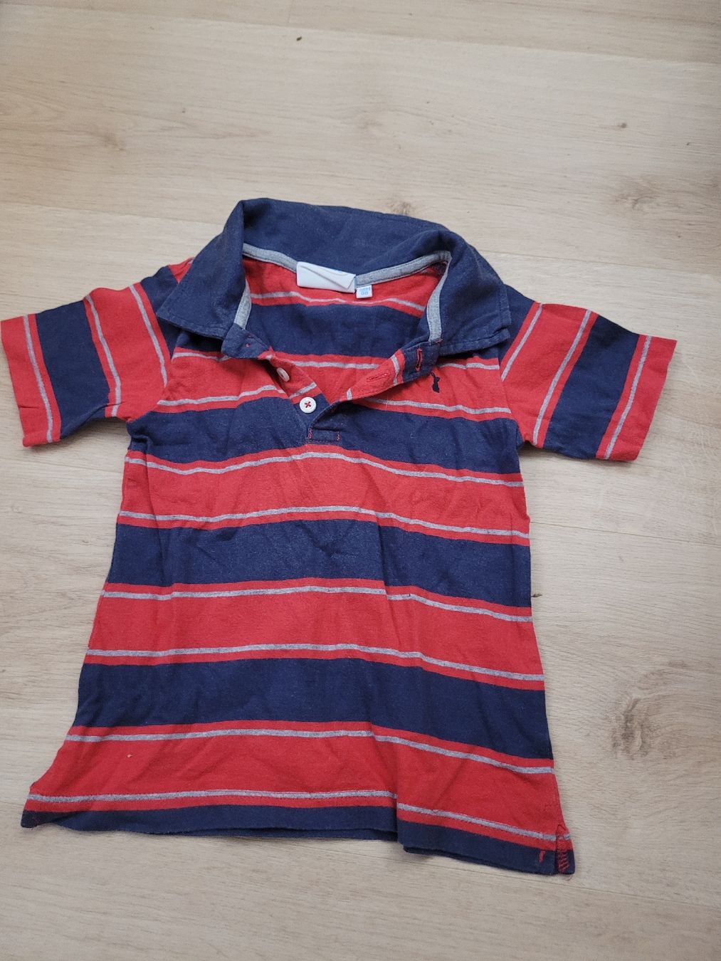 Chemises, T-shirts & Polos: t-shirt Gr. 98 – D'occasion à Lupsingen par sta_wgg5