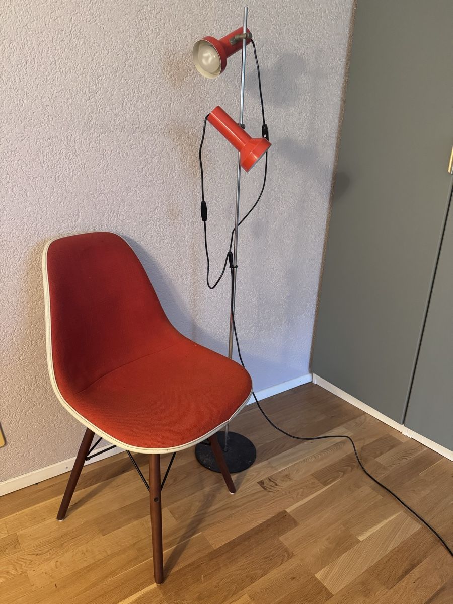 Eames Sedie: Chaise Eames originale vintage, rouge, parfait état! – Usato da Romont / BE venduto da kotao 2