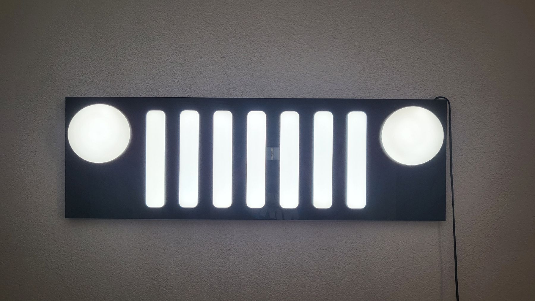 Lampade: Jeep Kühlergrill Wandlampe – Usato da Ipsach venduto da Rusty1988