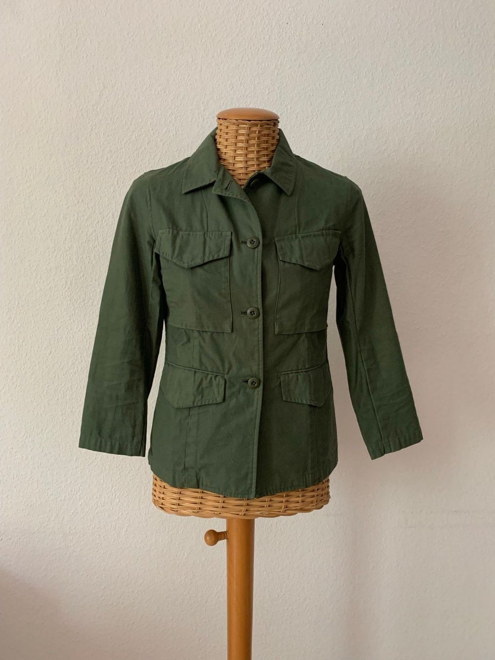 Jacken: NICHOLSON & NICHOLSON - Jacke olivgrün 36 – Gebraucht aus Zürich von Diazaio